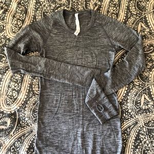 Lululemon size 4 long sleeve swiftly tech top